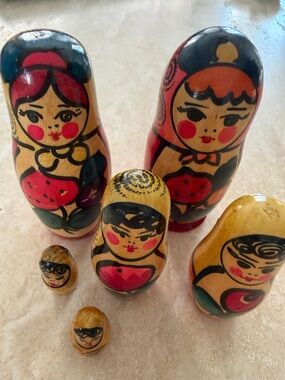 Hand-Painted Russian Nesting Dolls Matryoshka Set - Yellow & Red 6 Pc